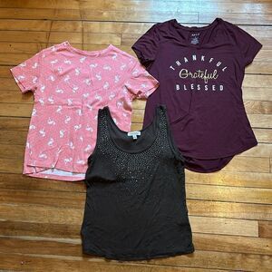 Women’s Bundle of Three Assorted Short Sleeve Summer Tshirts and tops size small